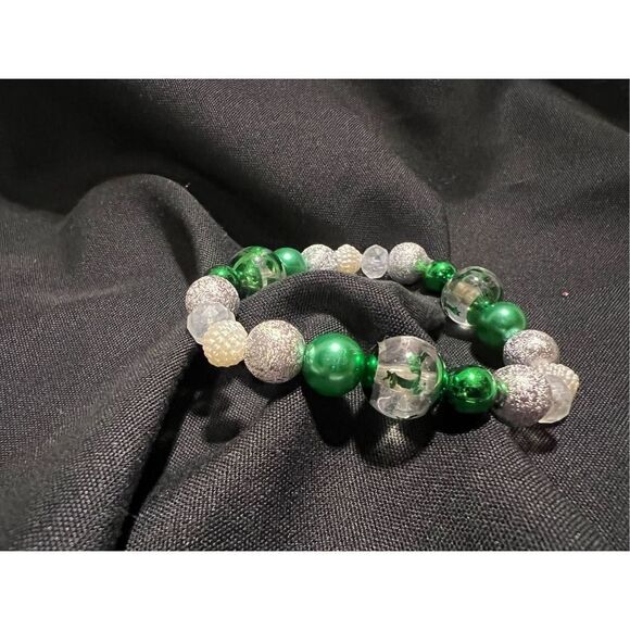 Green and Silver Christmas Elastic Braclet - Picture 1 of 3